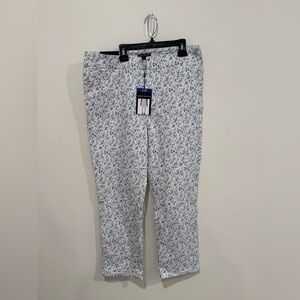 Mario Serrani ladies pull on roll cuff capri, nwt!